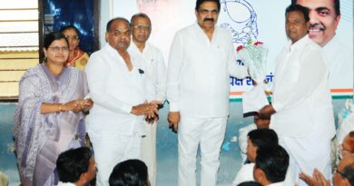 जयंतरावांची साथ, मलगुंडे यांना ‘आनंद’